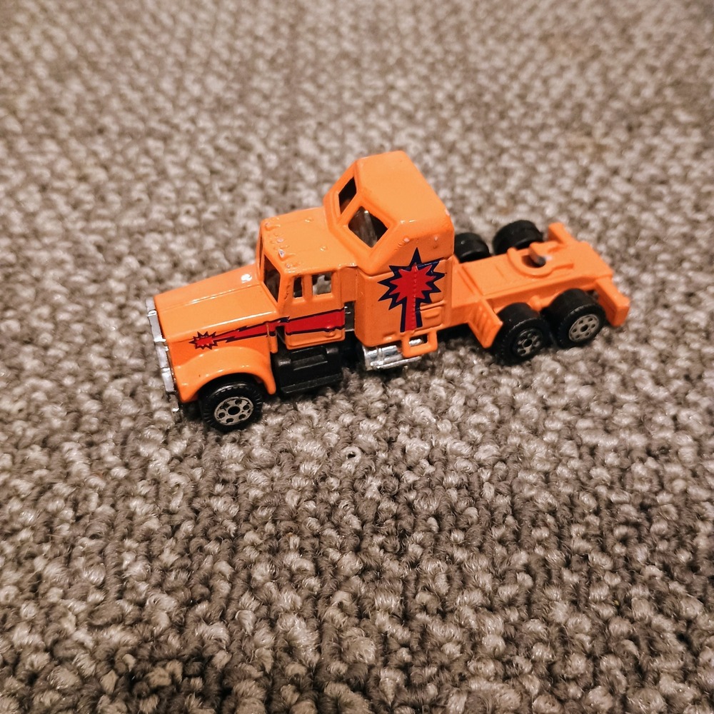 Welly Kenworth W900B Semi Truck Cab Orange Diecast Model No 8810 Starburst